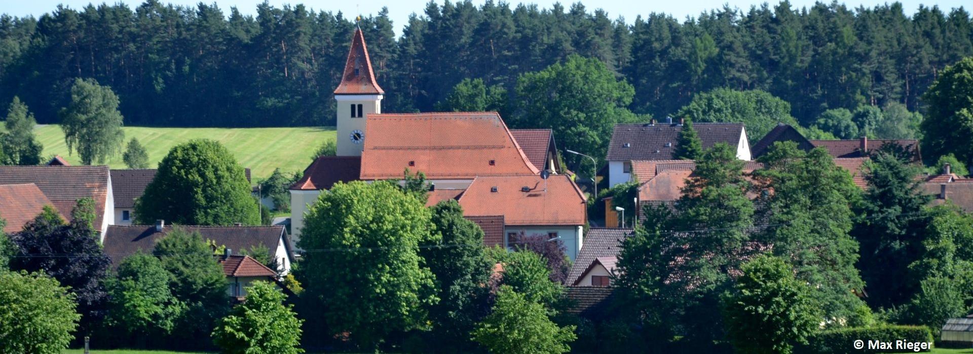 Blick zur Kirche Kirchenpingarten